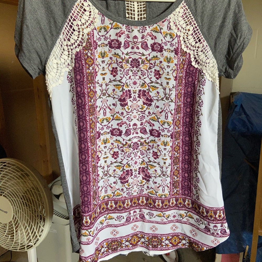 Maurice’s floral top with lace slit back. Medium.